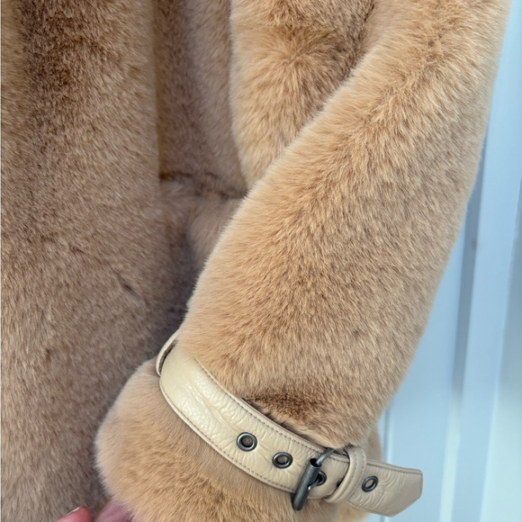DH NEW YORK Faux Fur Teddy Coat - Picture 4 of 7